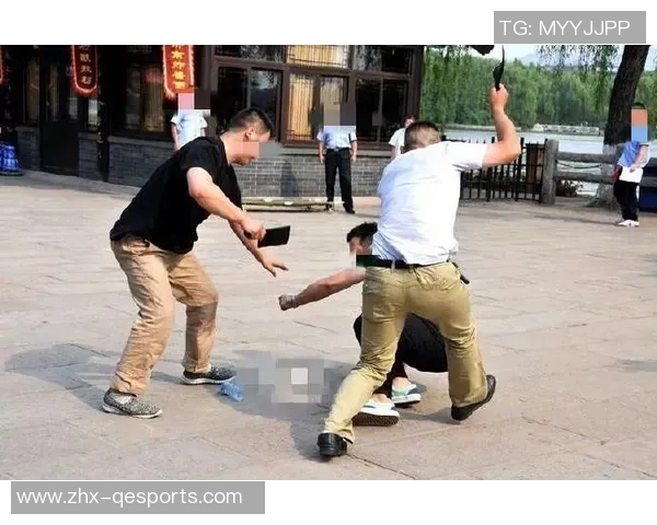 足球腰砍的含义解析及其在比赛中的影响和技巧分享